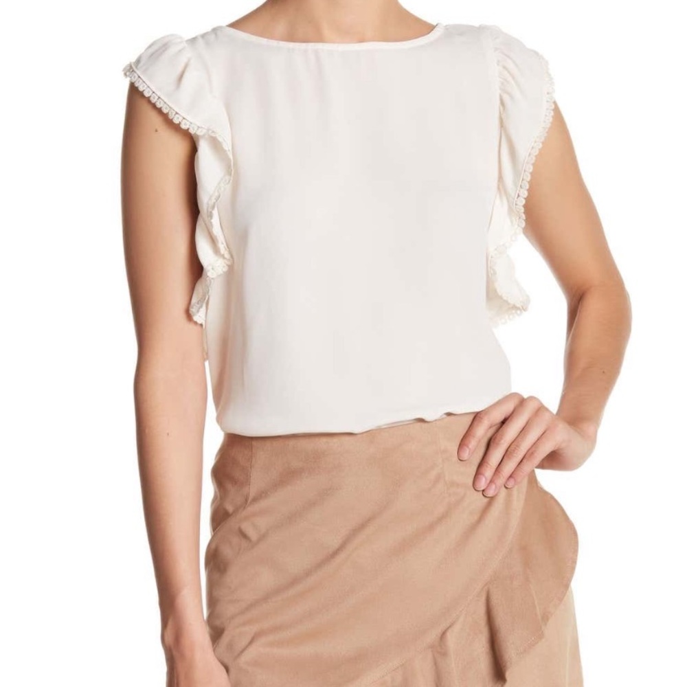 BB Dakota Marie Flutter Sleeve Top